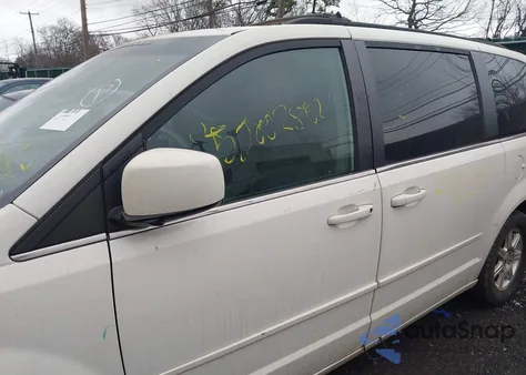 2008 Chrysler Town & Country Touring z USA, uszkodzony, nr VIN 2A8HR54P88R657572